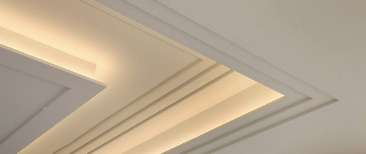 modern plaster step cornice with lighting